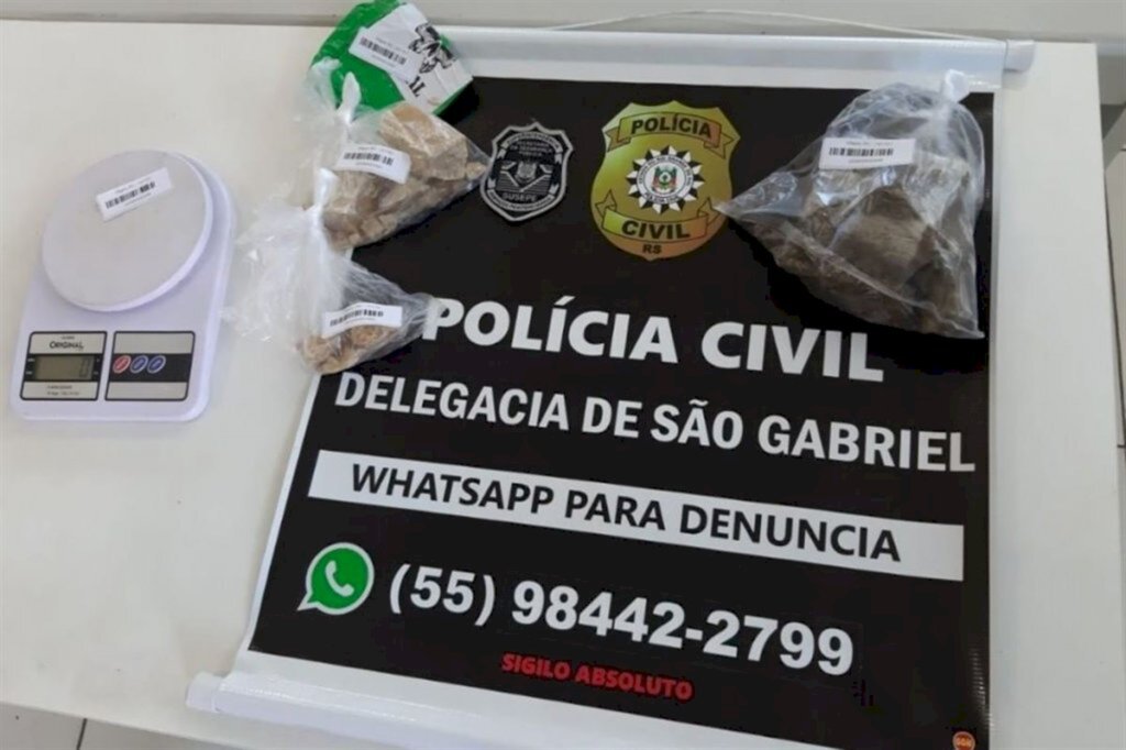 Polícia prende mulher que tentava entrar com droga no presídio