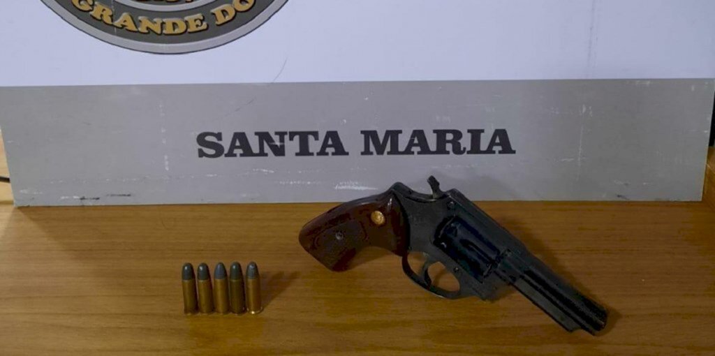 Dupla é detida por porte ilegal de arma de foto na BR-287