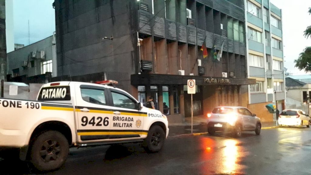 Dupla é detida com notas falsas em farmácia de Santa Maria