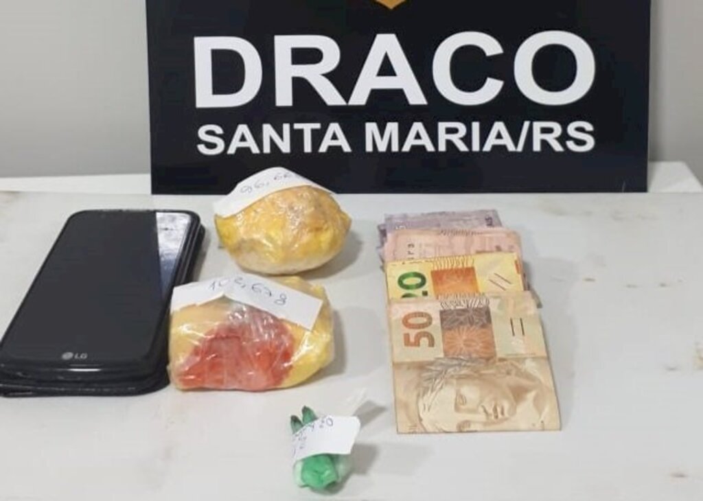 Taxista e passageira são presos por tráfico de drogas