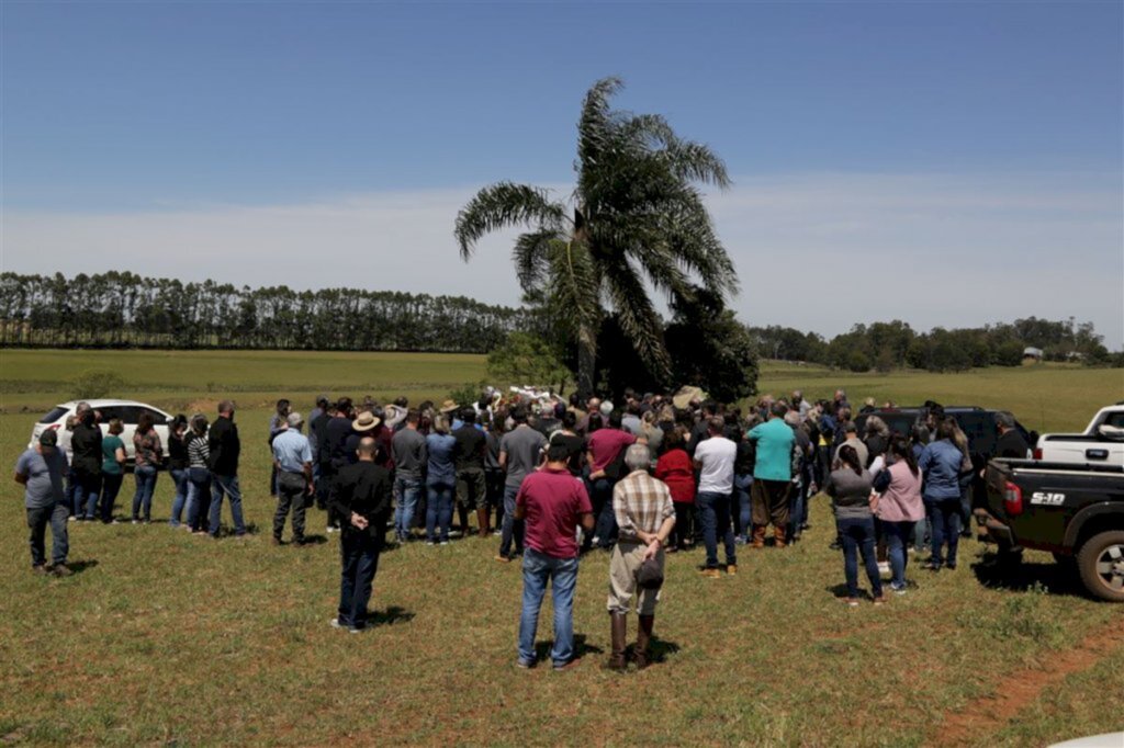 título imagem VÍDEO: emoção e homenagens marcam a despedida de dentista em Tupanciretã