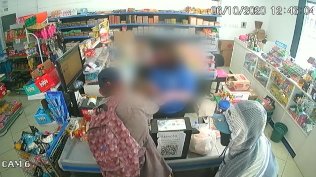 título imagem VÍDEO: câmeras de segurança flagram assalto a mercado na região oeste de Santa Maria