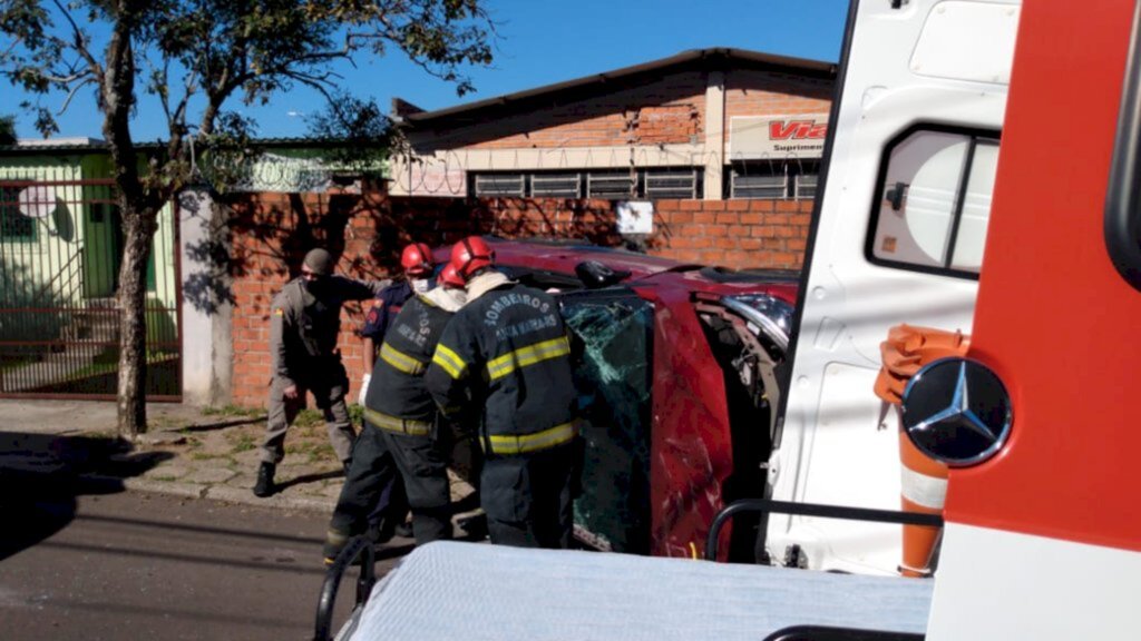 Duas pessoas ficam feridas após acidente na Região Oeste