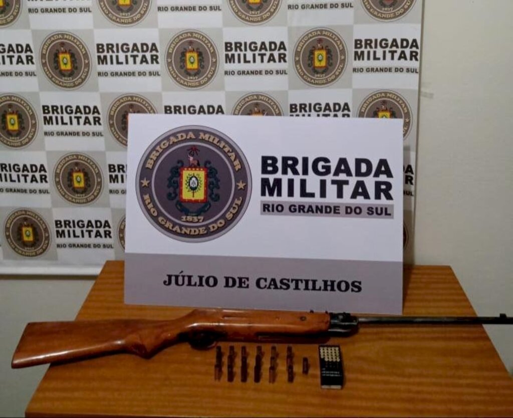 Três armas são apreendidas com dois homens e um adolescente na região