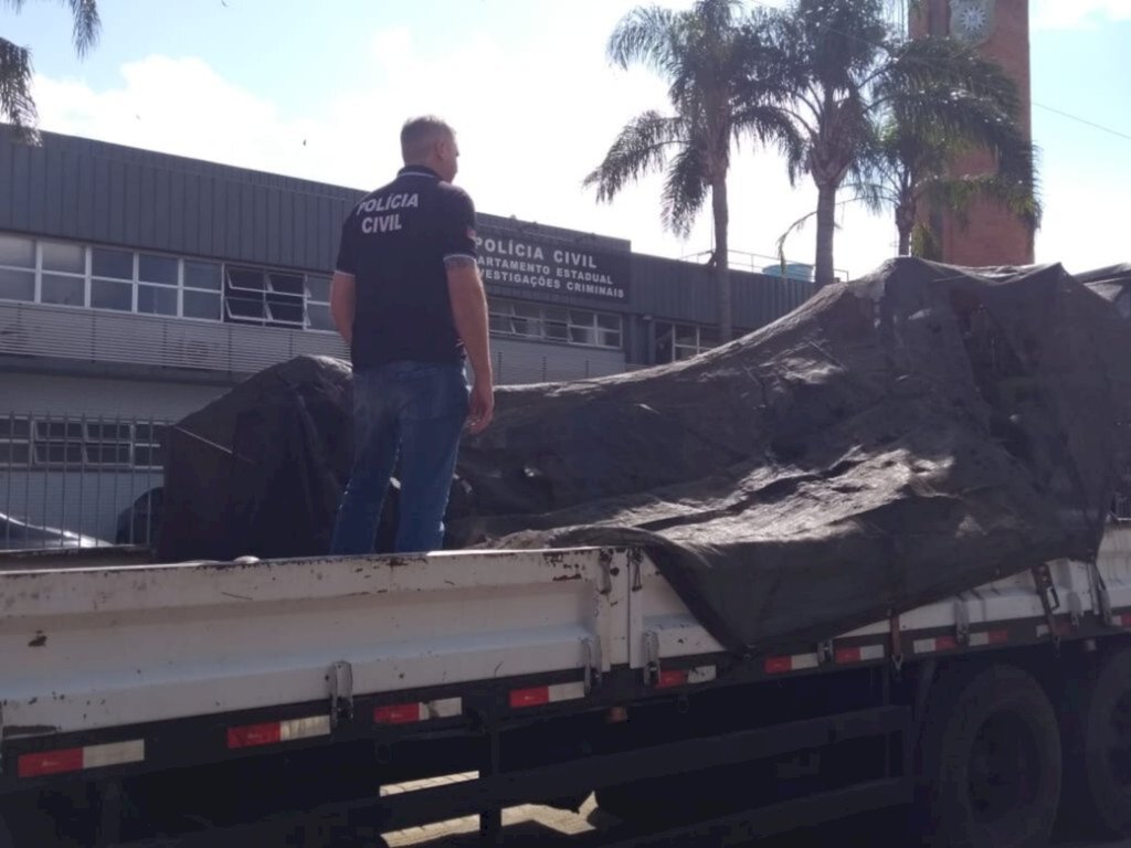 Polícia Civil indicia 19 pessoas após fechamento de fábrica clandestina de cigarros