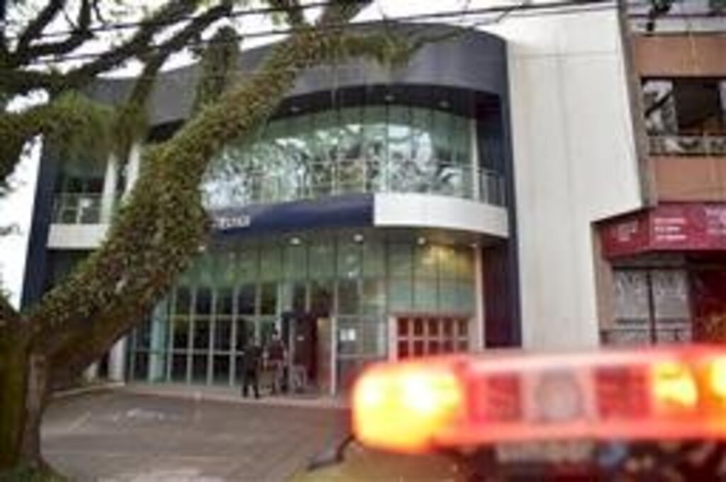 Agência bancária é alvo de arrombamento em Santa Maria