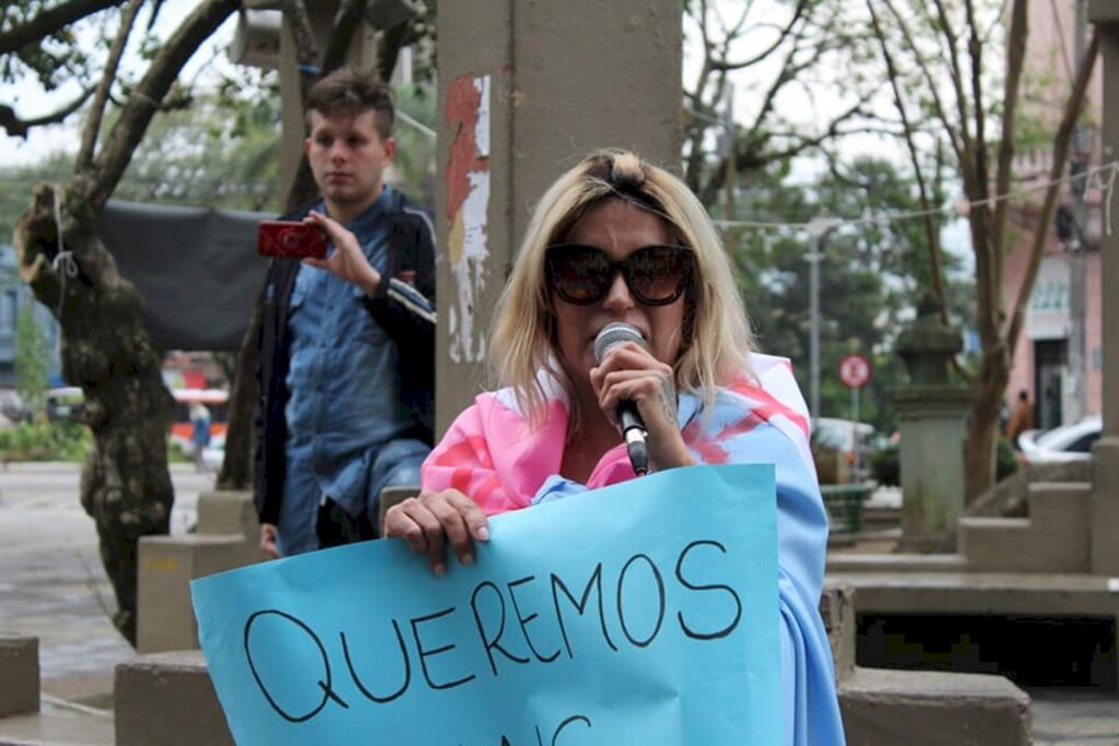 Transexual é morta a facadas em Santa Maria