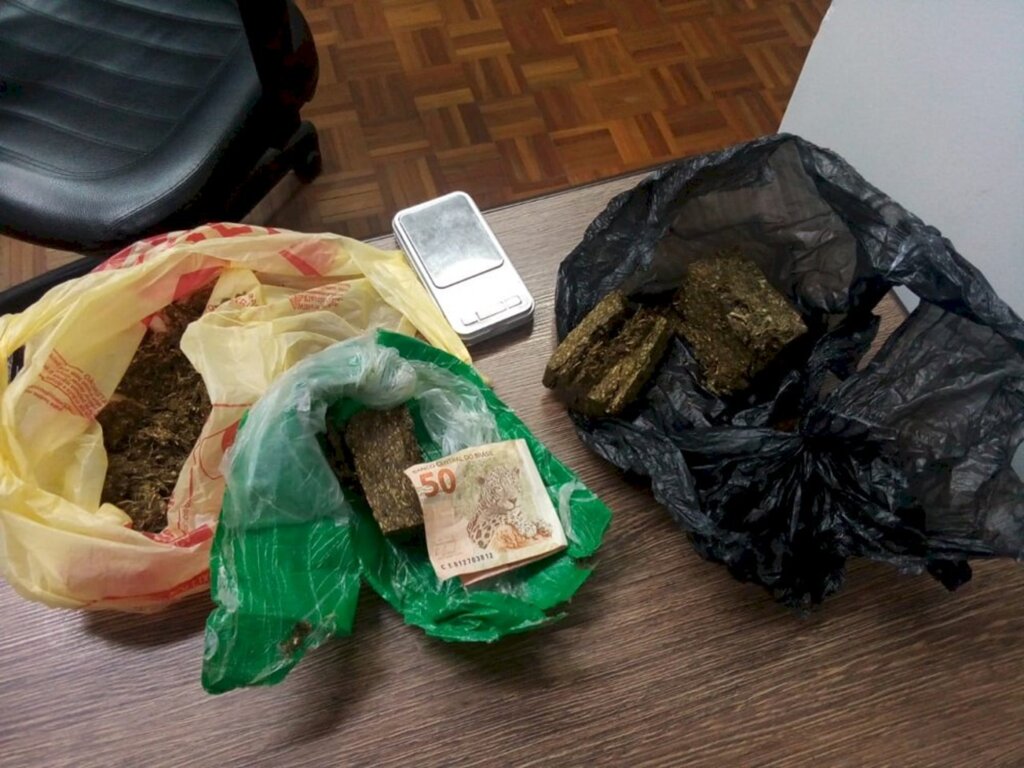 Jovem é detido por tráfico de drogas em Santiago