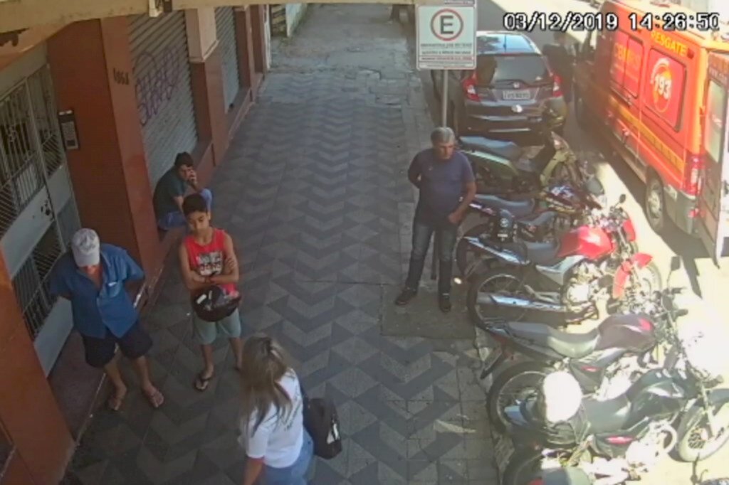 VÍDEO: bombeiro tem carteira furtada durante atendimento