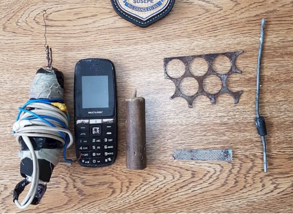 Em revista, agentes apreendem celular e soqueira no Presídio de Agudo