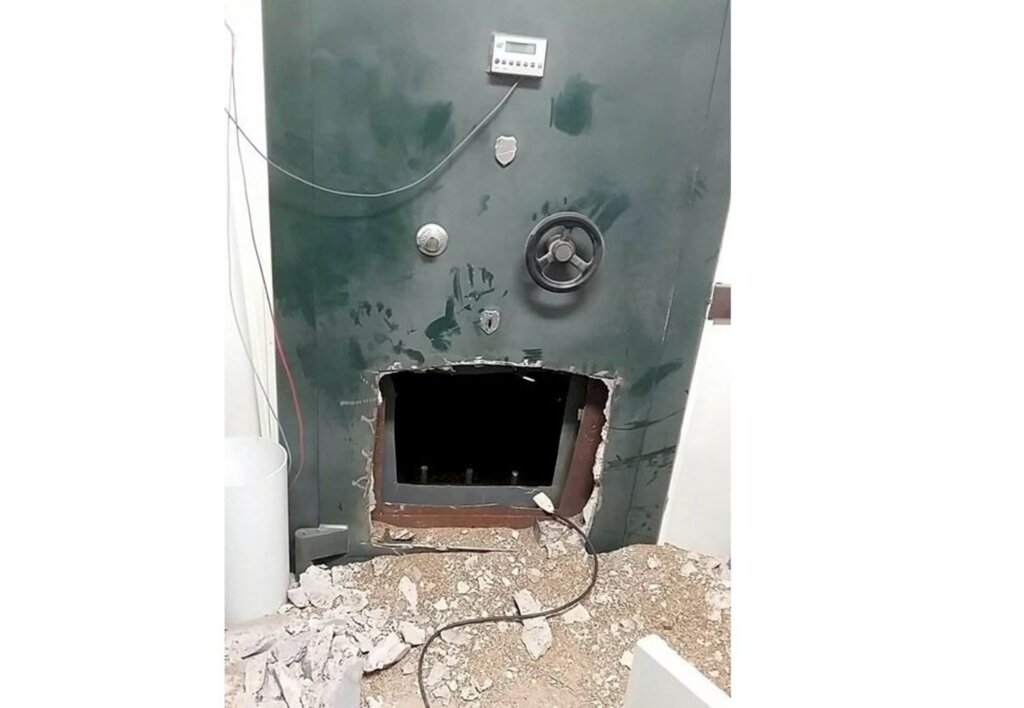 Criminosos arrombam cofre de banco em Santa Maria