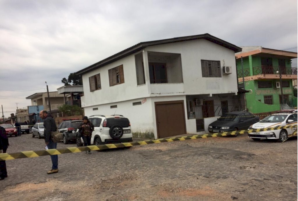 Jovem é assassinado a tiros em frente ao presídio