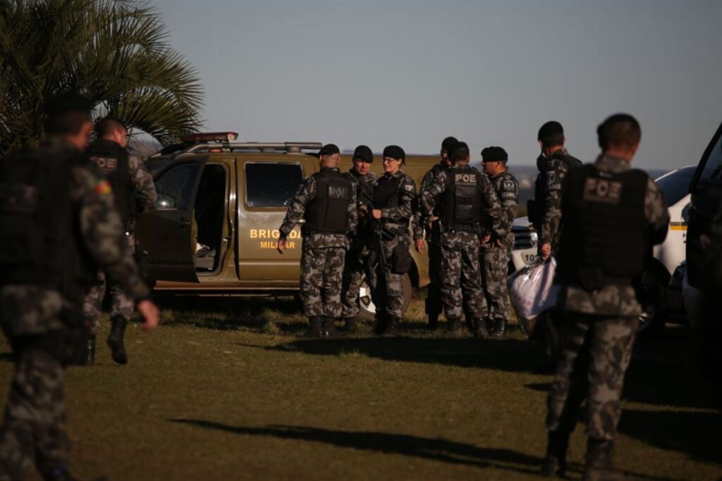 VÍDEO: dois suspeitos de assalto a banco são mortos pela polícia
