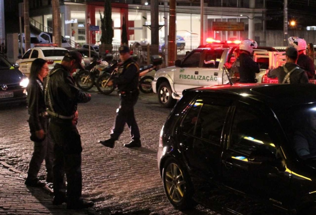 Cinco veículos são recolhidos em Balada Segura deste domingo