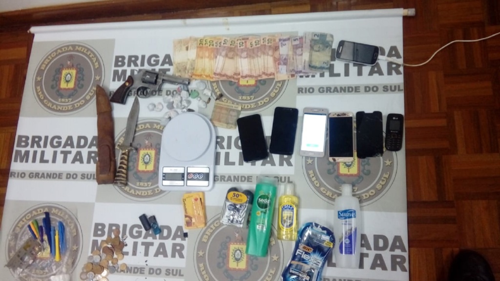 Trio é detido por tráfico de drogas e posse ilegal de arma em Cruz Alta