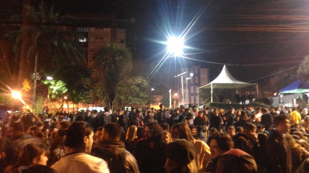 Primeira noite dos calouros é tranquila na Praça Saturnino de Brito