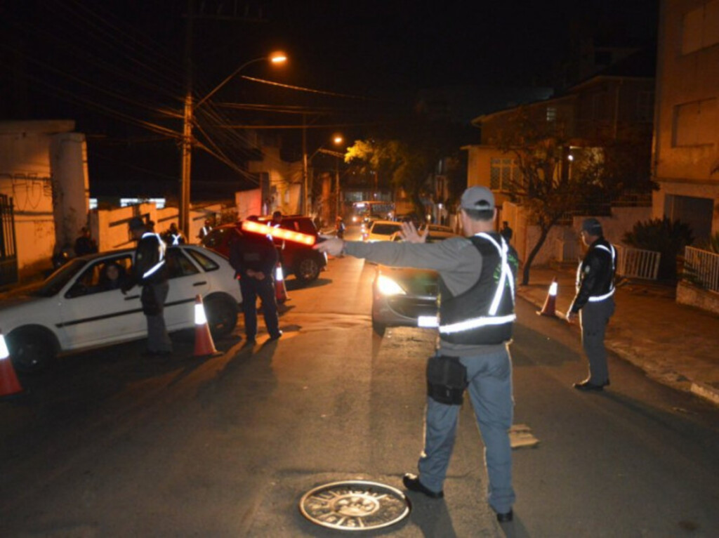 13 veículos são recolhidos em operação Balada Segura