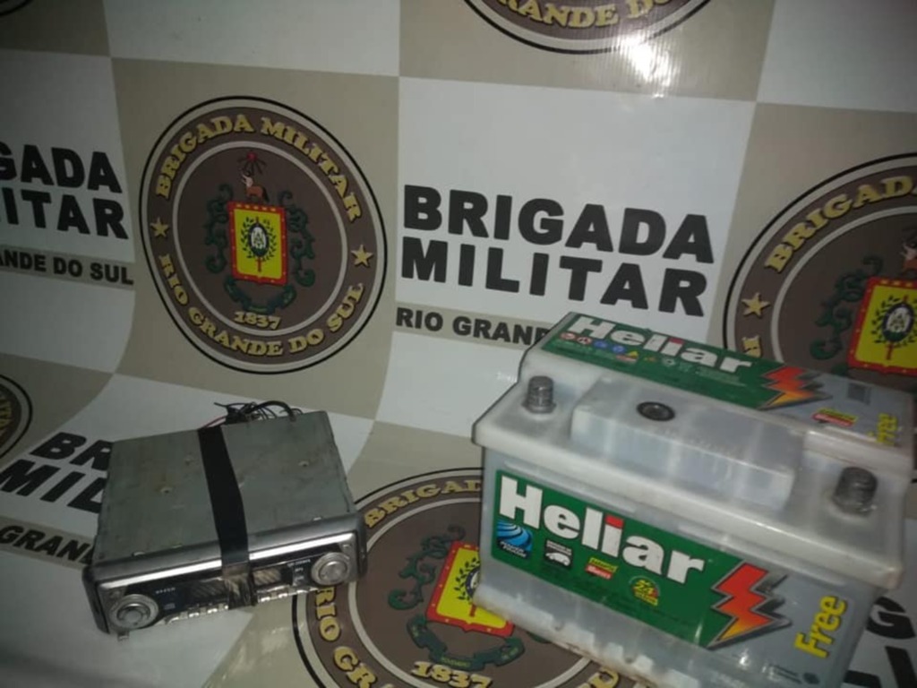 Jovem é detido após furtar bateria e som de carro em Santa Maria