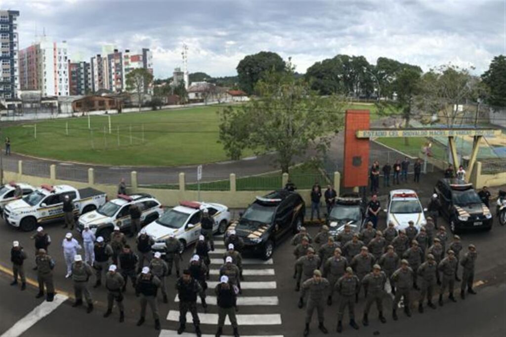 VÍDEO: PMs da Região Central fazem homenagens a colegas mortos na capital
