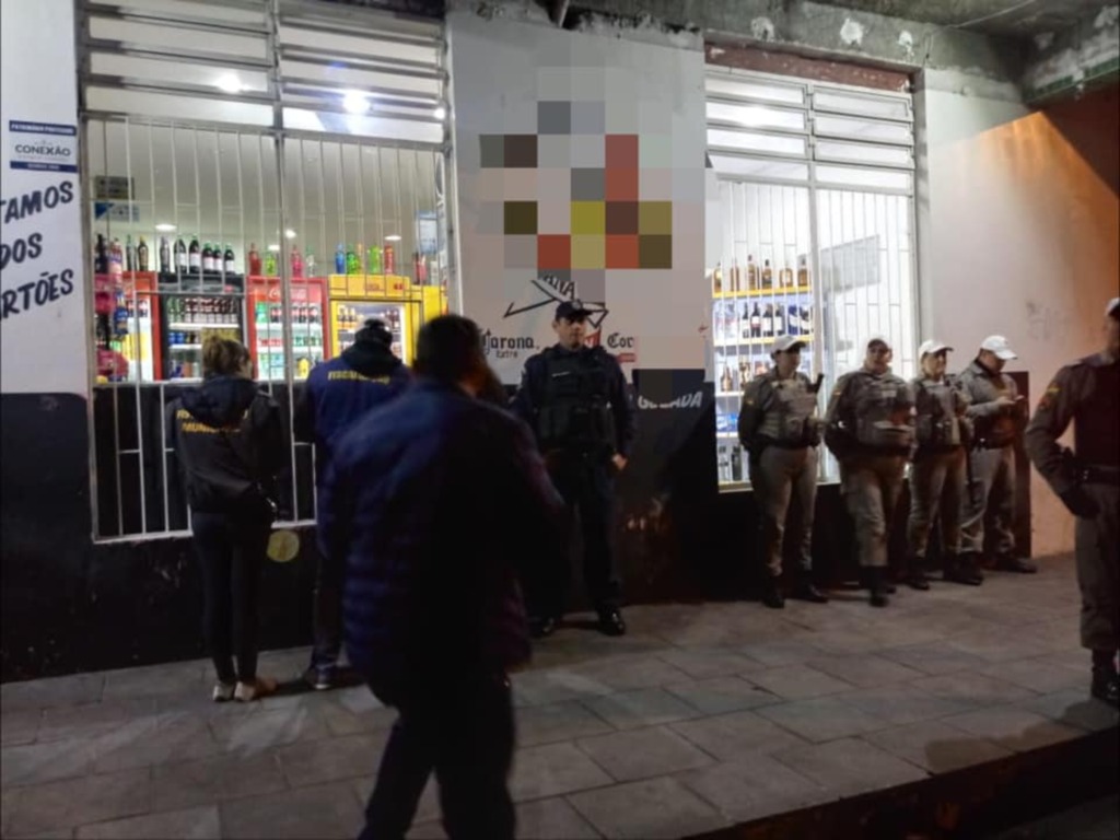 título imagem Distribuidoras de bebidas são autuadas e fechadas durante operação em Santa Maria