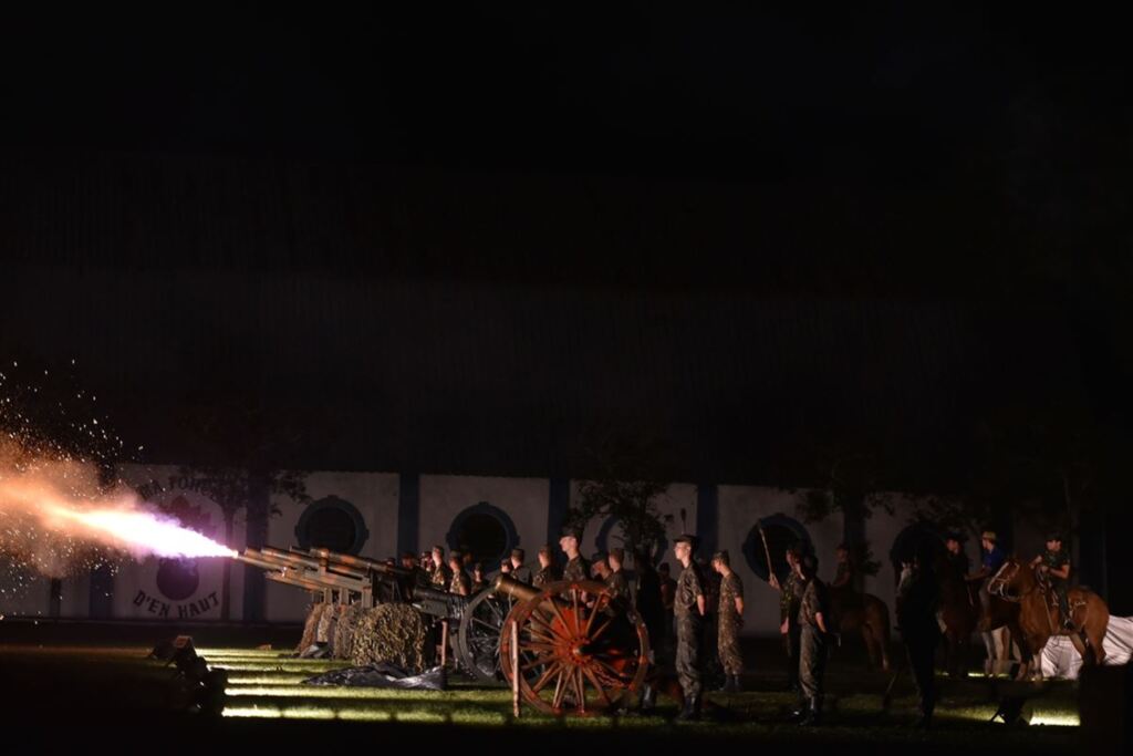 VÍDEO+FOTOS: o que Bolsonaro e Mourão irão ver na solenidade no Regimento Mallet