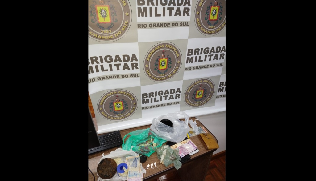 Motociclista que fazia tele-entrega de drogas é detido em Santiago