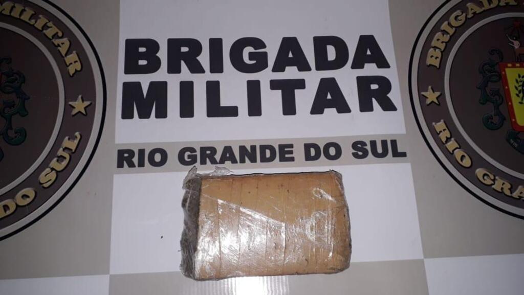 Jovem é detido por tráfico de drogas em Santa Maria