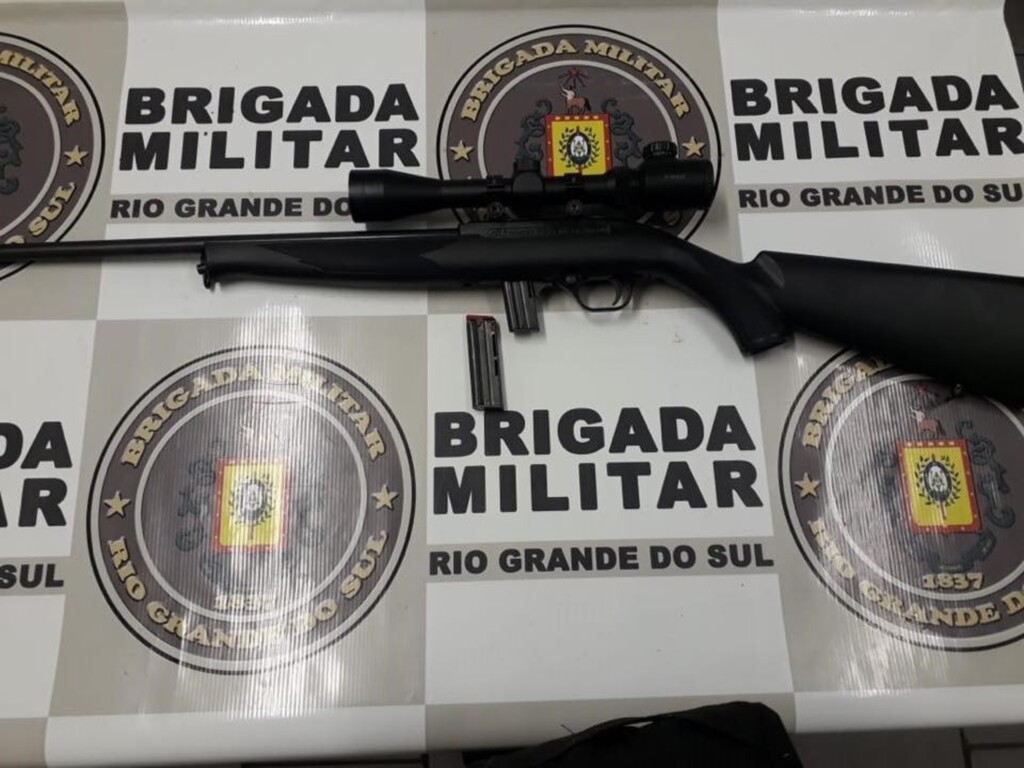 Jovem armada com rifle é detida em Santa Maria