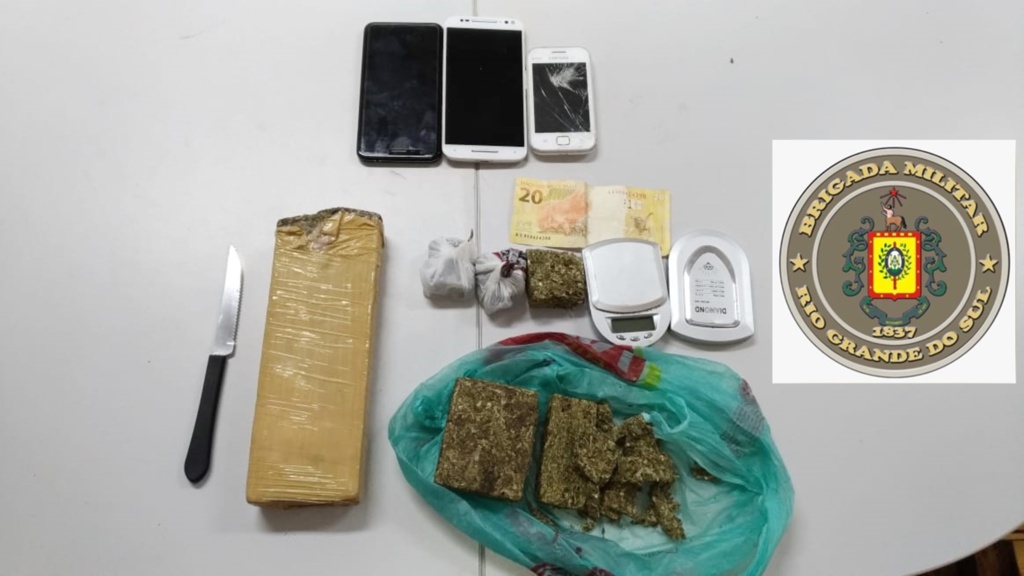 Polícia detém quatro e apreende quase 1 kg de maconha em Santiago