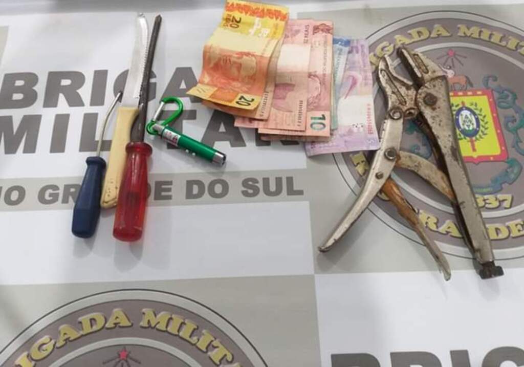 Suspeito de arrombar loja é preso após ser encontrado escondido dentro de freezer em Cruz Alta