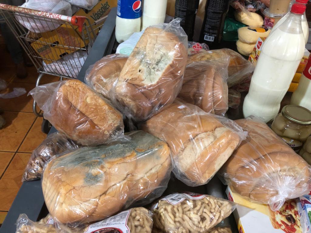 título imagem Donos de mercados são autuados por venda de produtos impróprios para consumo em Cruz Alta