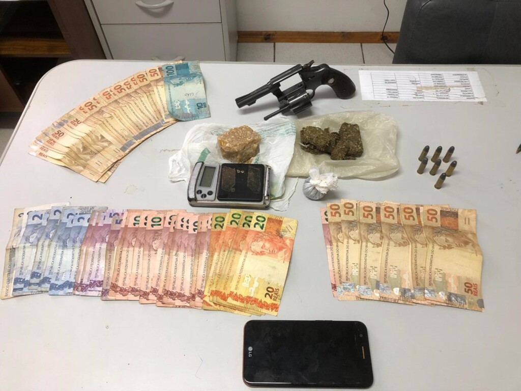 Suspeito de ser dono de 'boca de fumo' é preso durante operação em Cruz Alta