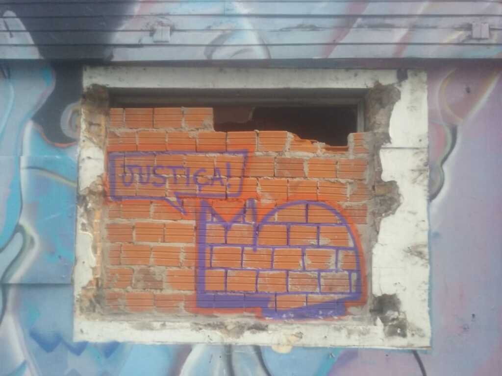 Após série de furtos, associação de familiares de vítimas vai fechar entrada da boate Kiss