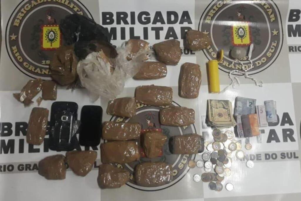 Duas pessoas são flagradas com droga e dinheiro em Santa Maria