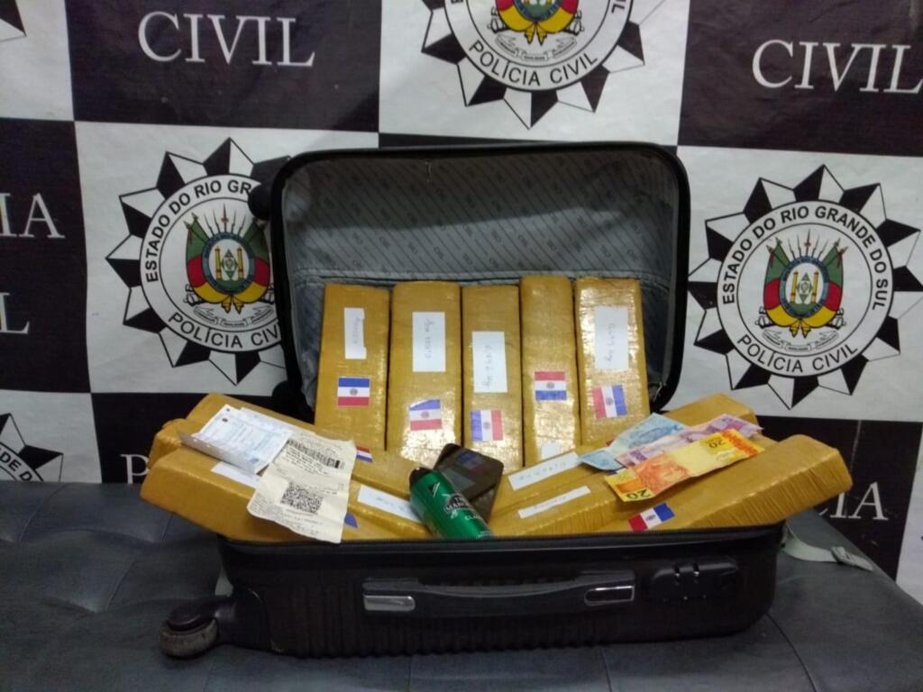 Jovem é preso com mala carregada com 8,6 kg de maconha na rodoviária de Santa Maria