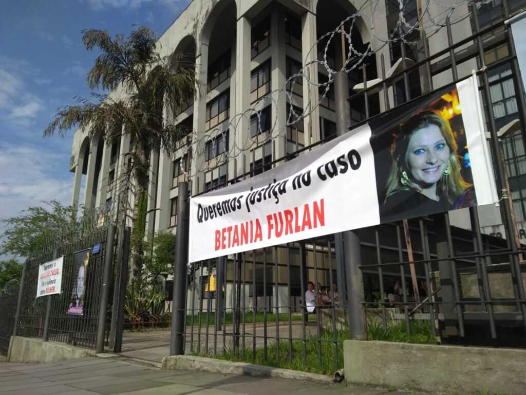 Após confessar que matou bancária por ciúmes, marido é condenado à prisão