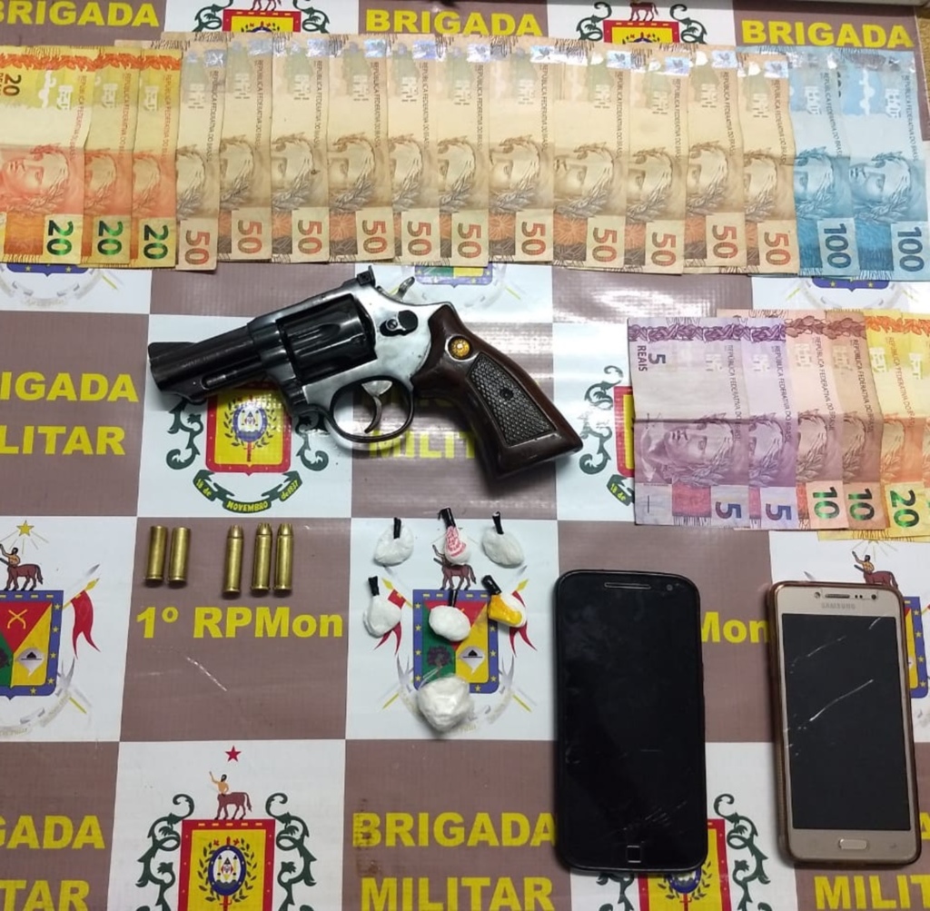 Dois são detidos com armas e drogas em Santa Maria