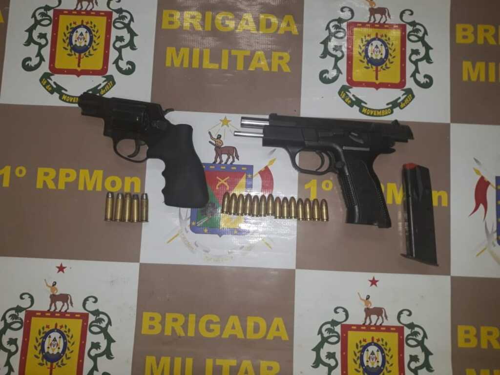 Pai e filho são presos armados com revólver e pistola em Santa Maria