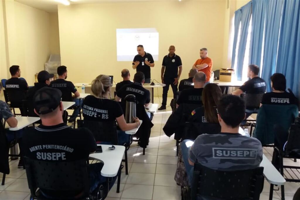 Agentes recebem curso de inteligência penitenciária