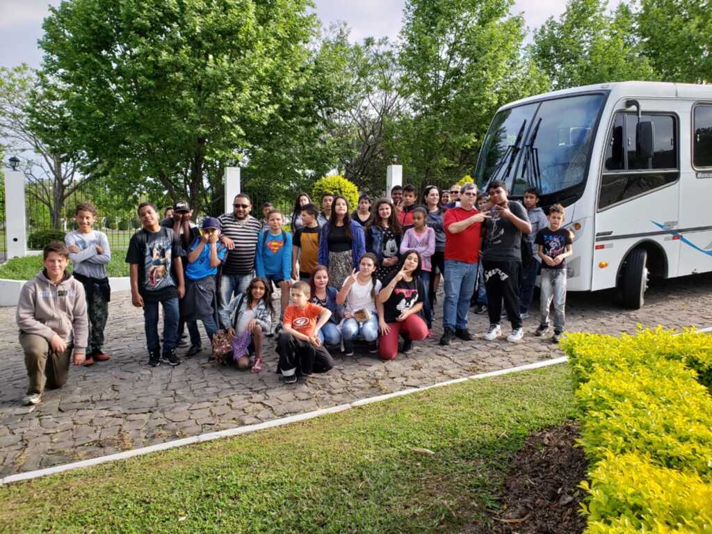Na semana da criança, Polícia Federal leva alunos de escola para passear em Santa Maria