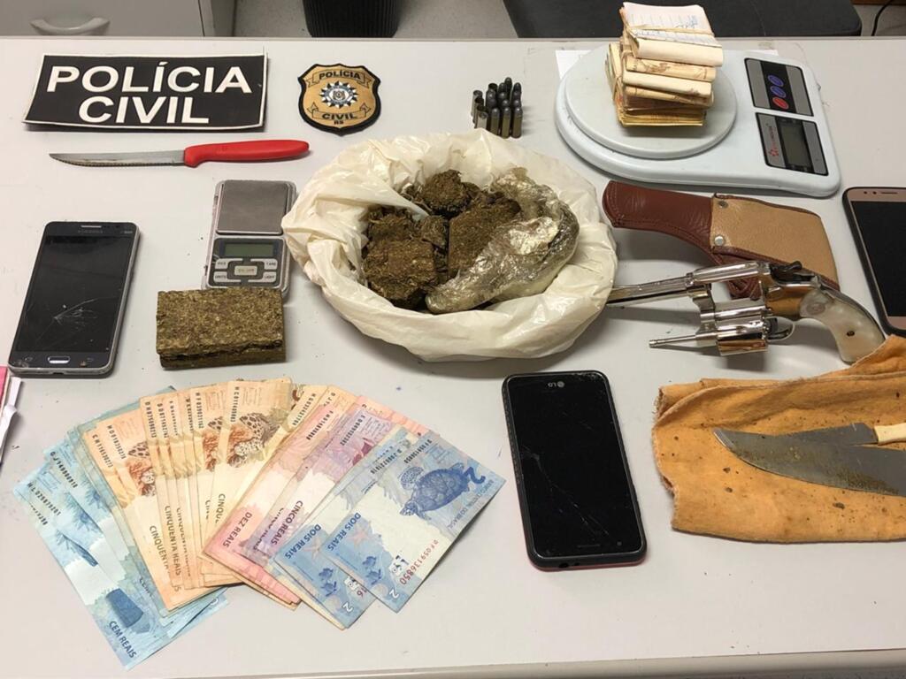 Dupla é presa com drogas e arma em Cruz Alta
