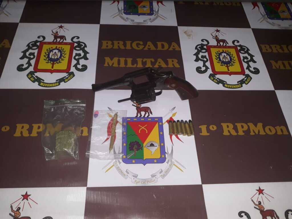 Homem é flagrado com droga e arma no Bairro Patronato