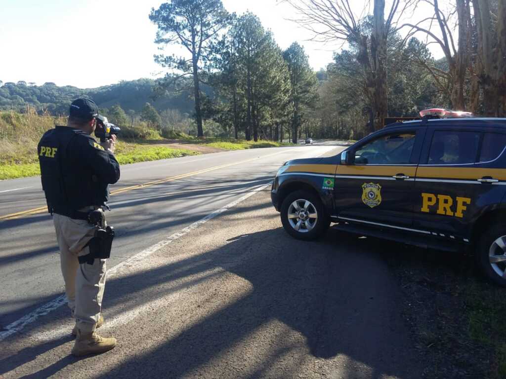 título imagem Mais de 300 motoristas foram multados por excesso de velocidade na região