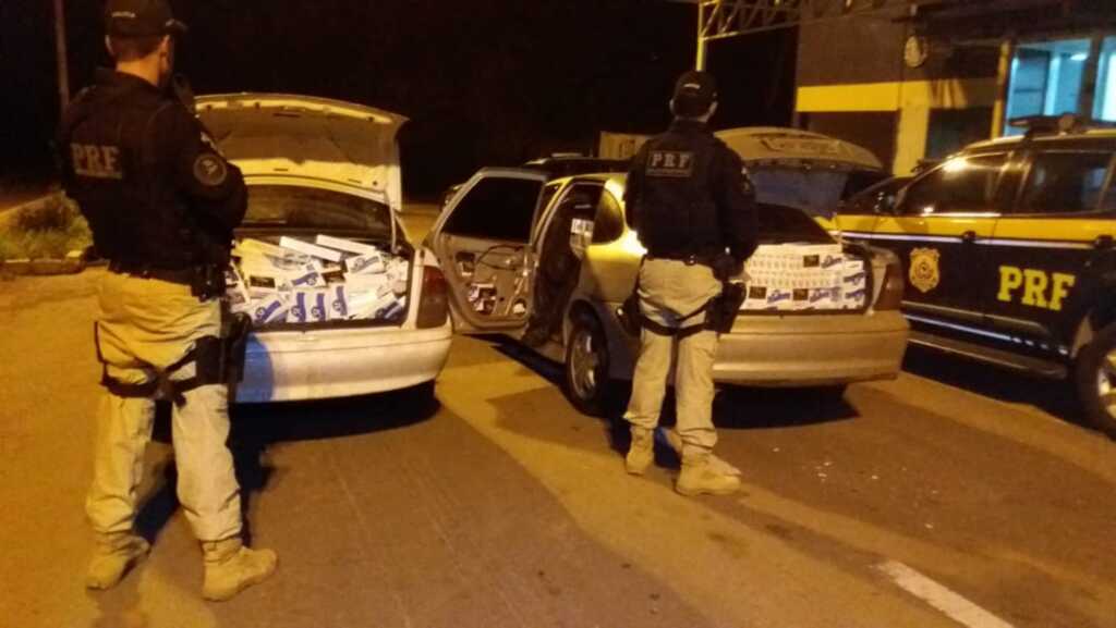 Motoristas abandonam dois carros carregados com cigarros contrabandeados na BR-287