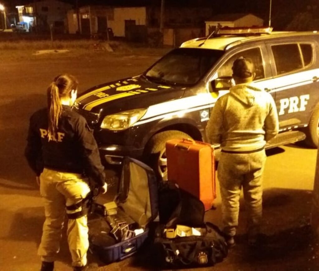 PRF apreende 125 frascos de perfume de origem estrangeira na BR-290