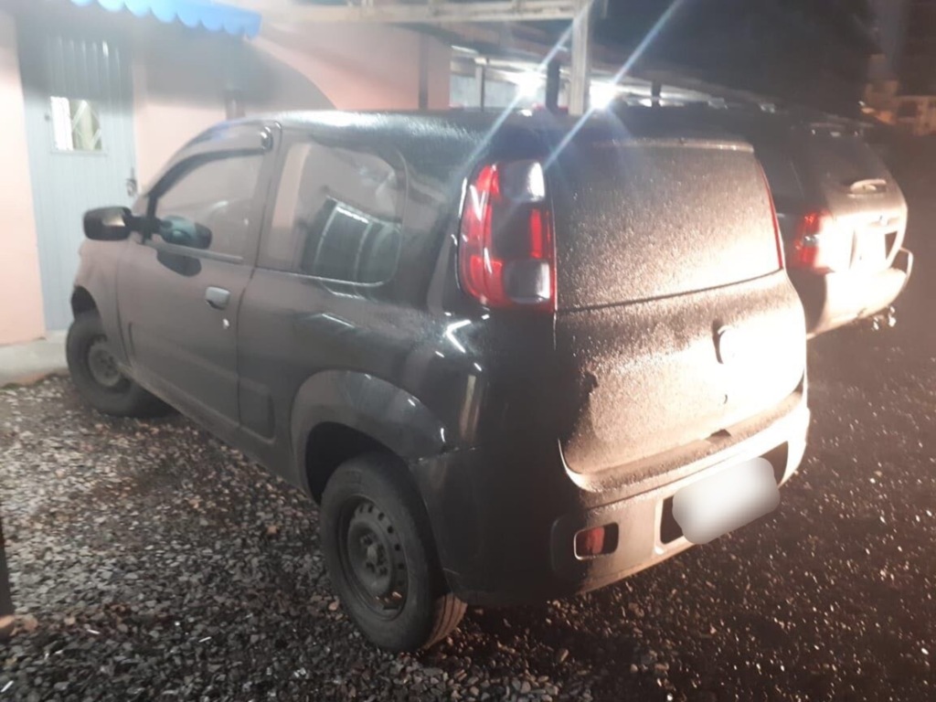 Trio é detido com carro roubado e revólver em Santa Maria