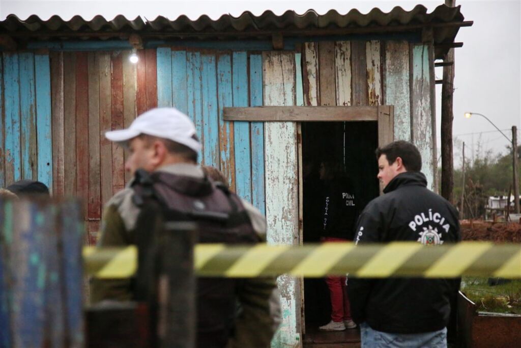 Homem assassinado a facadas é enterrado em Santa Maria