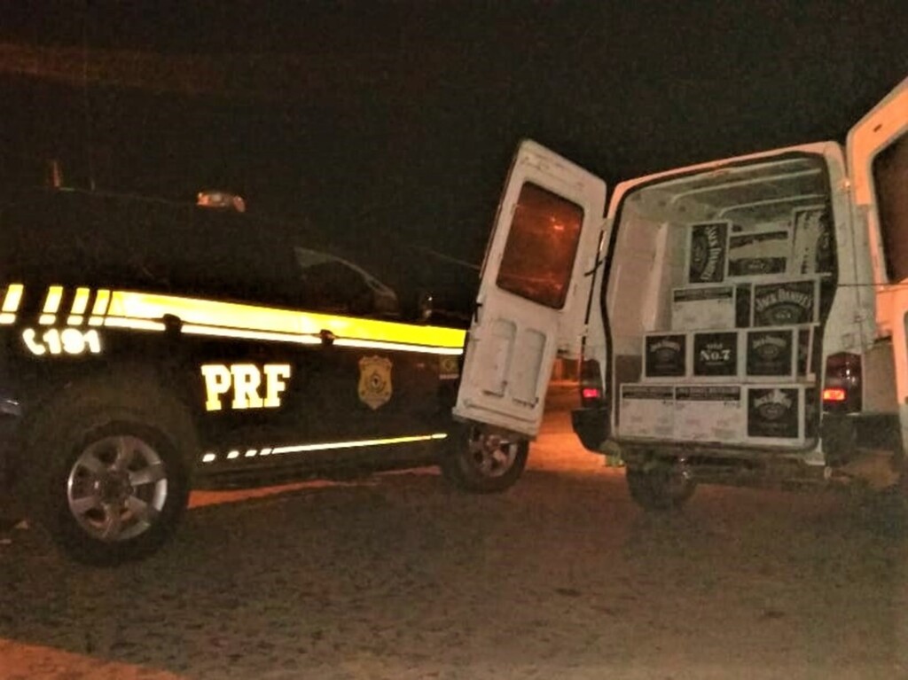 Mais de 600 litros de uísque são apreendidos na BR-290