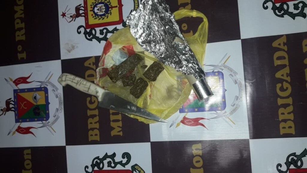 Jovem é presa com drogas em Santa Maria
