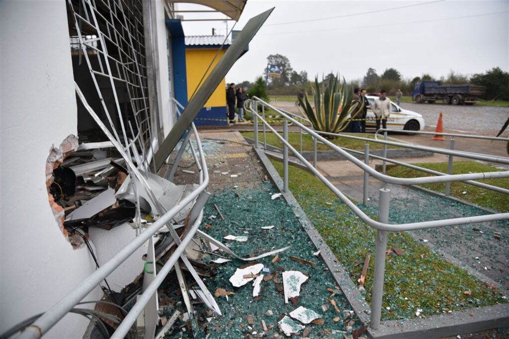 Três suspeitos de ataque a banco em Dilermando são presos no interior do município